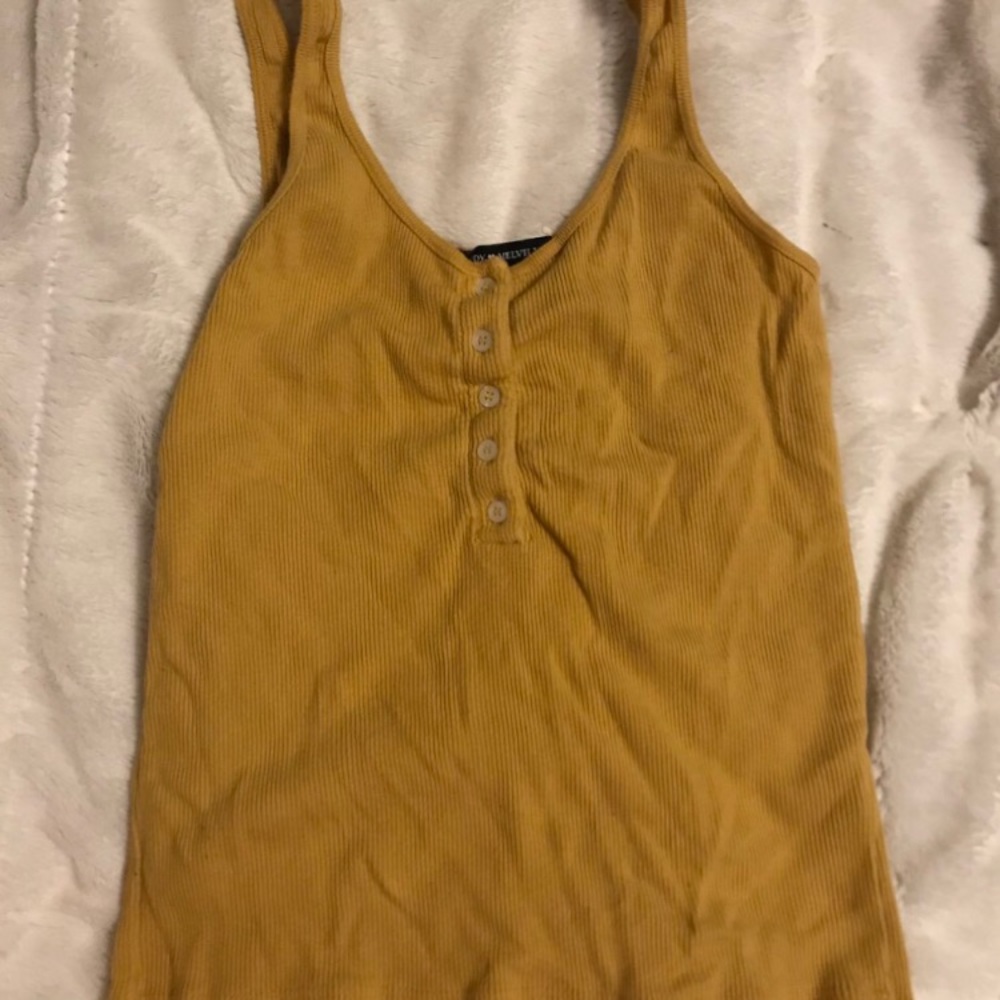 BRANDY MELVILLE BUTTON UP TANK TOP 💛